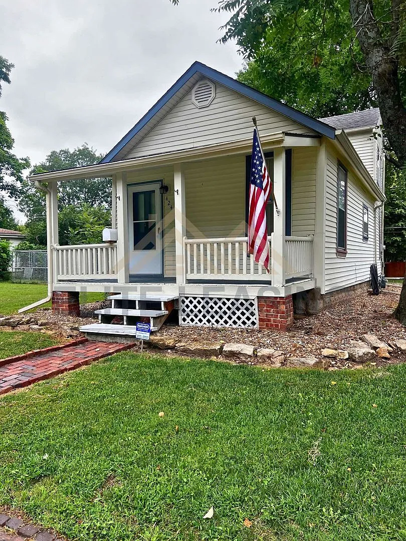 424 SW Fillmore St. Topeka, KS 66606 — Photo 1