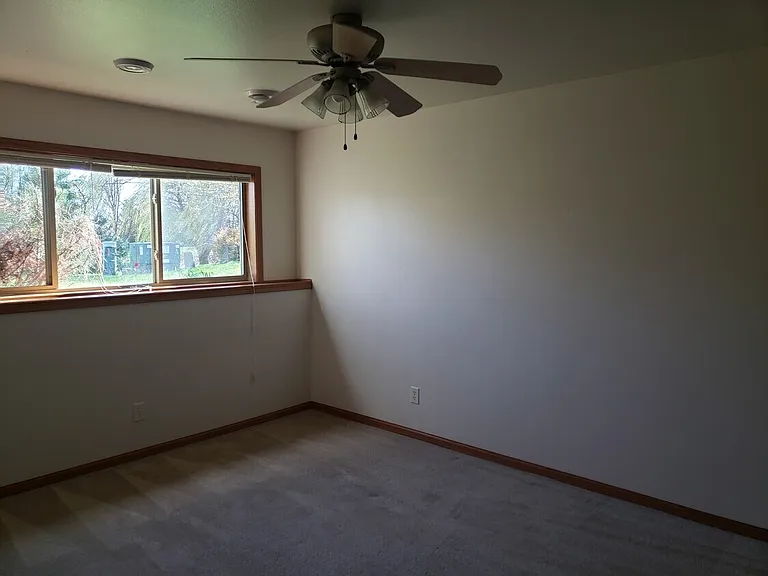 105 E School Rd — Photo 12