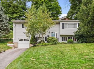 4 Pamela Ln, Valhalla, NY 10595