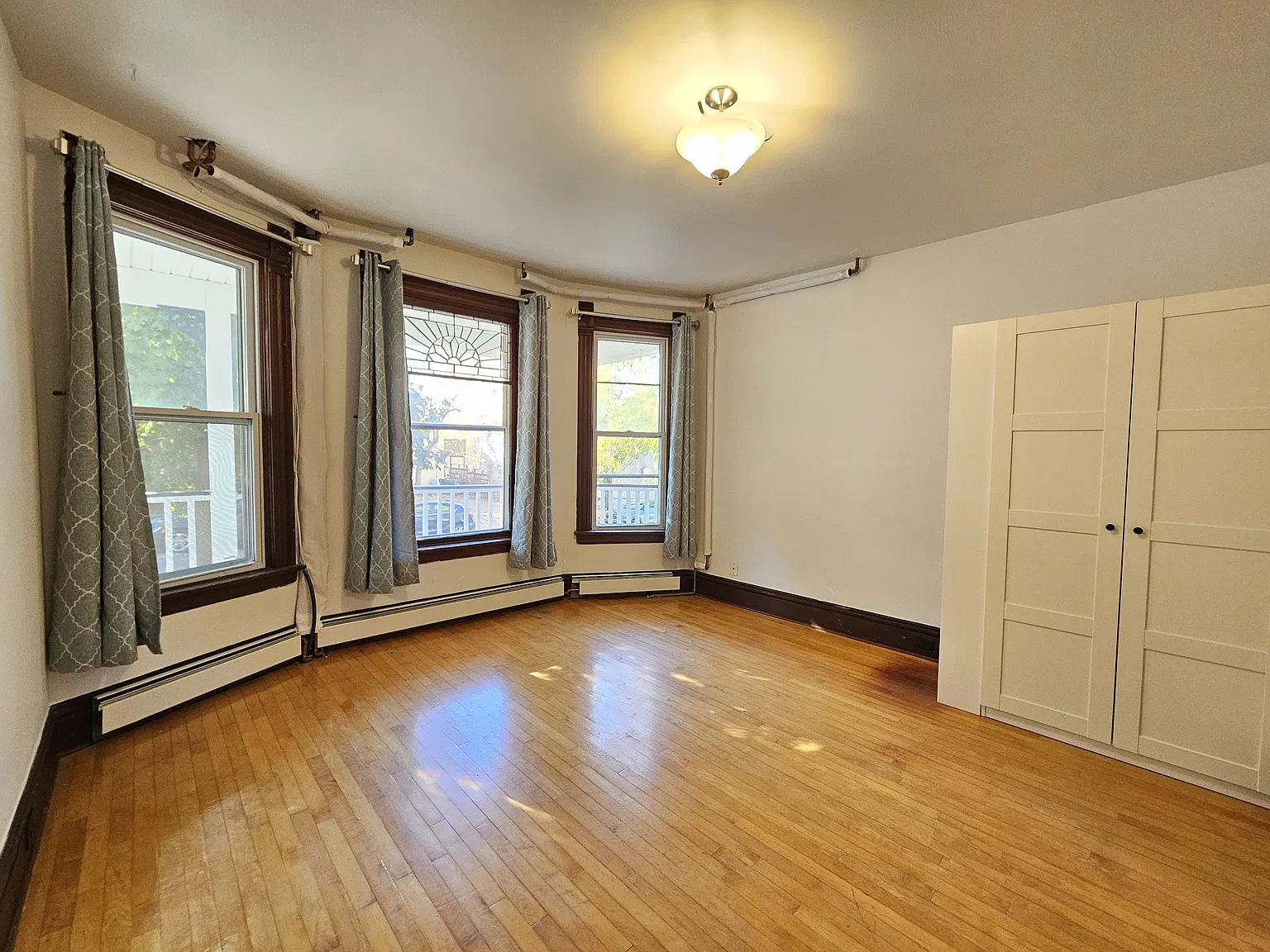 2 bed, 868 sqft, $1,800 — Photo 2