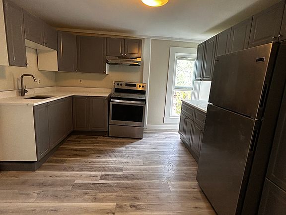 4th image of 24 Brinley St #3L
