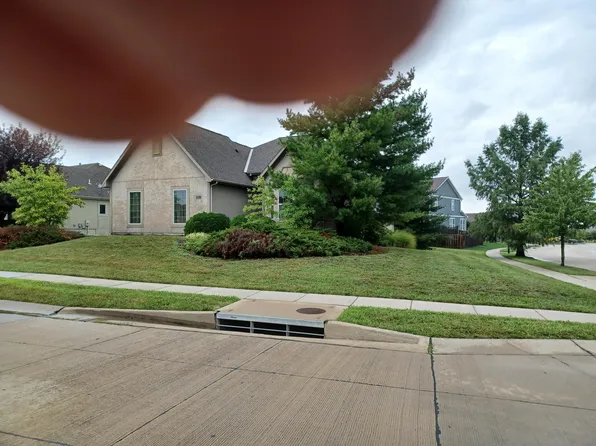 9214 Kenton St, Lenexa, KS 66227