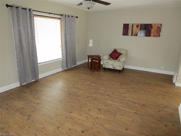 3rd image of 214 High St