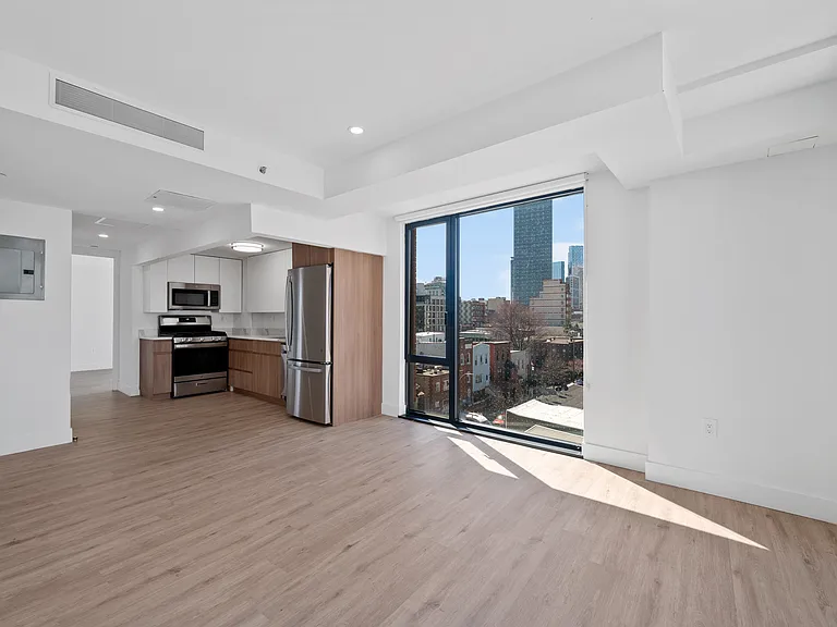 2516 37th Ave #4D — Photo 3