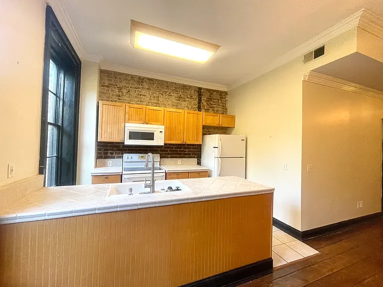 123 W Gordon St #3 — Photo 4