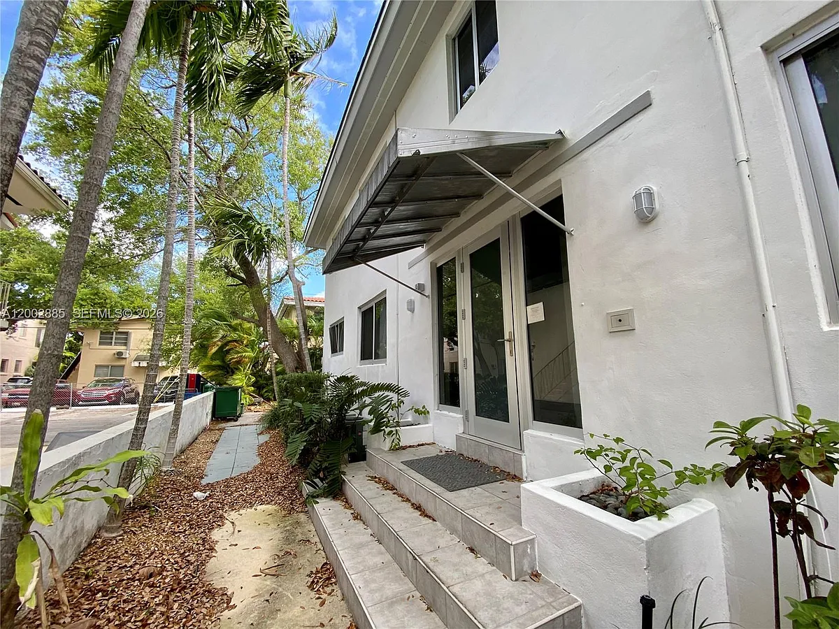 Building Photo - 215 Antilla Ave #3