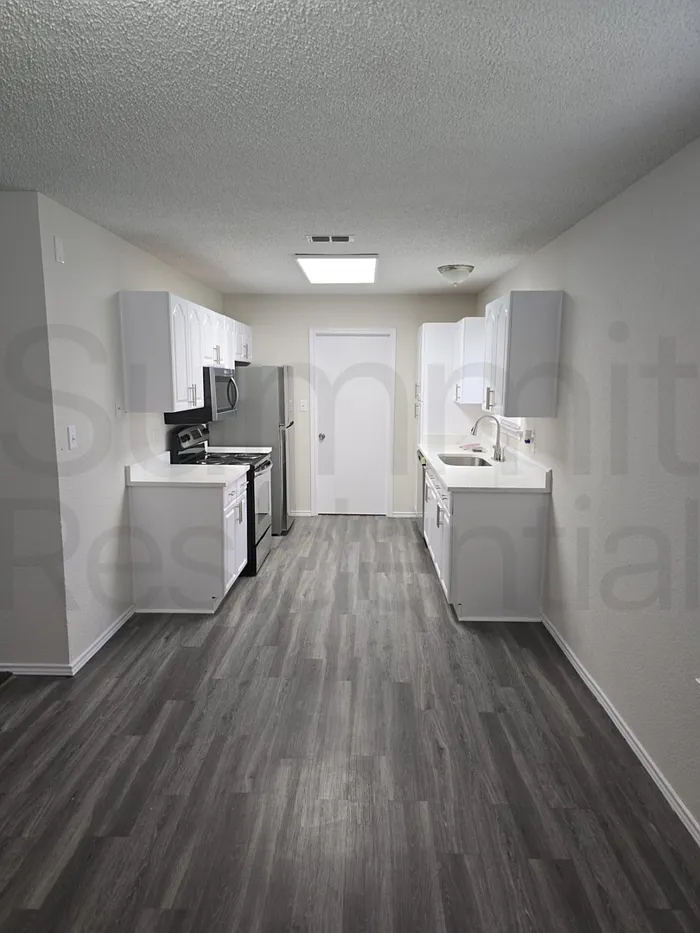 3 bed, 2.0 bath, 1435 sqft, $2,195 — Photo 2