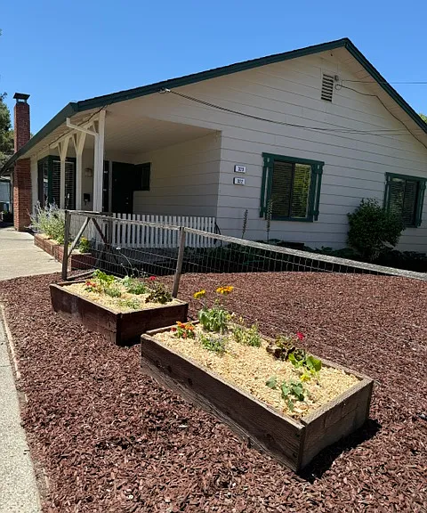 320 Lomitas Ln — Photo 12