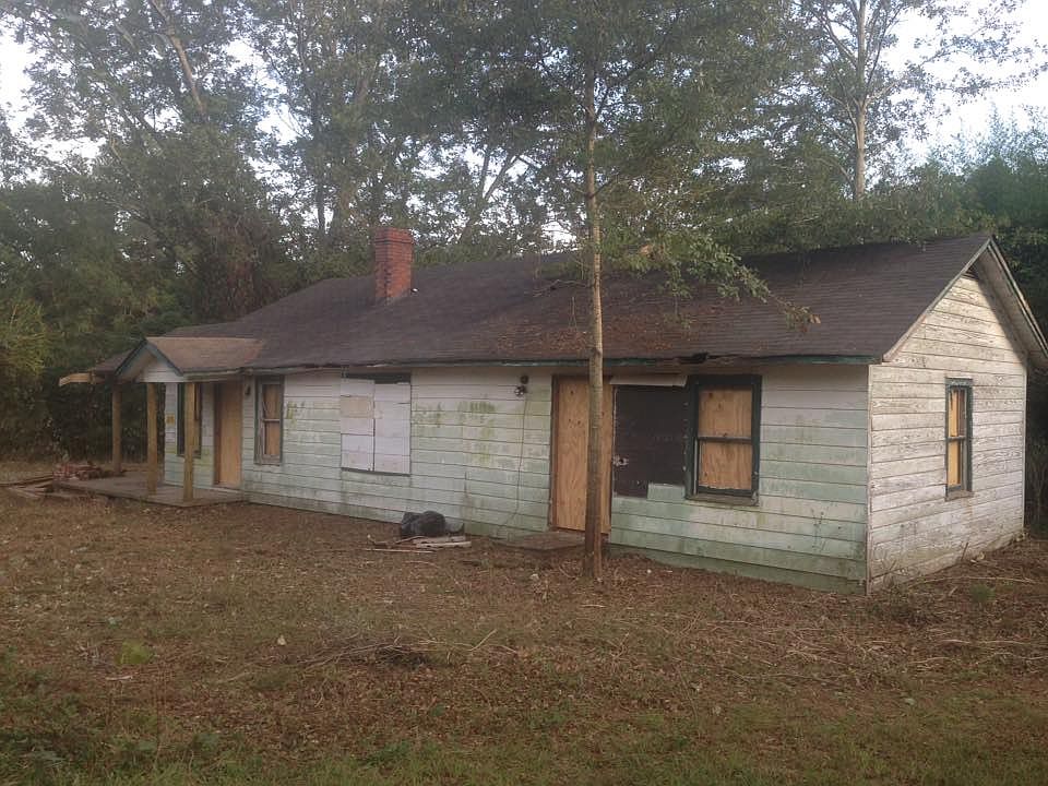 2nd image of 210 Dobbins Mill Rd