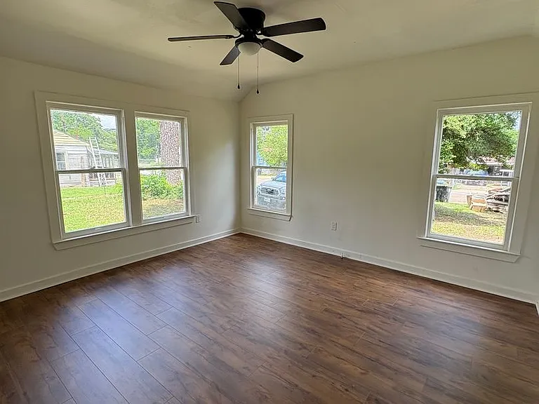 703 Texas St — Photo 2