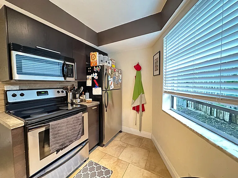 5811 NE 14th Rd #1 — Photo 3