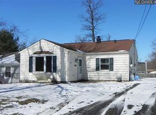 9003 Woodridge Ln, Mentor, OH 44060