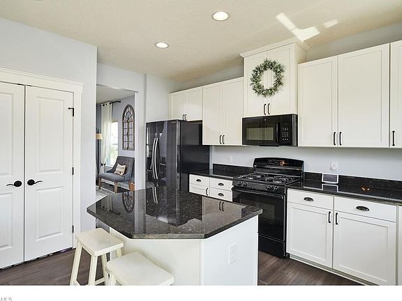 3rd image of 345 Bridgeworth Point Dr