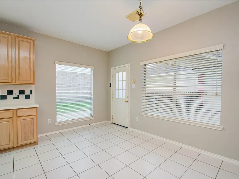 411 Green Stone Ct — Photo 11