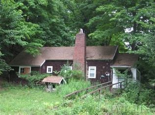 379 Skidmore Rd, Pleasant Valley, NY 12569