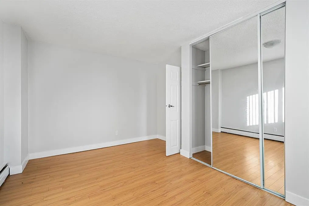Park Royal Apartments — Photo 4