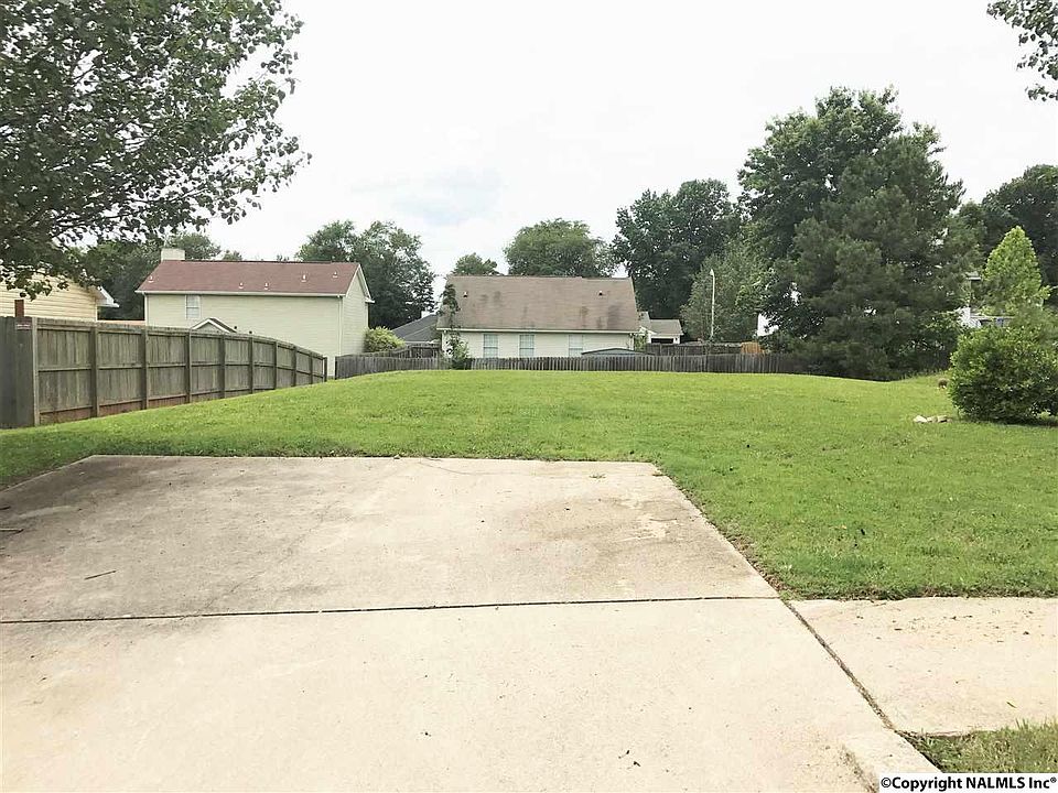 2nd image of 105 Lazy Willow Way NW