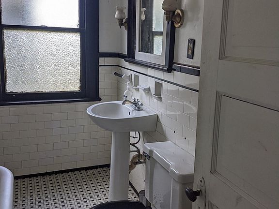5th image of 332 Lafayette Ave #2