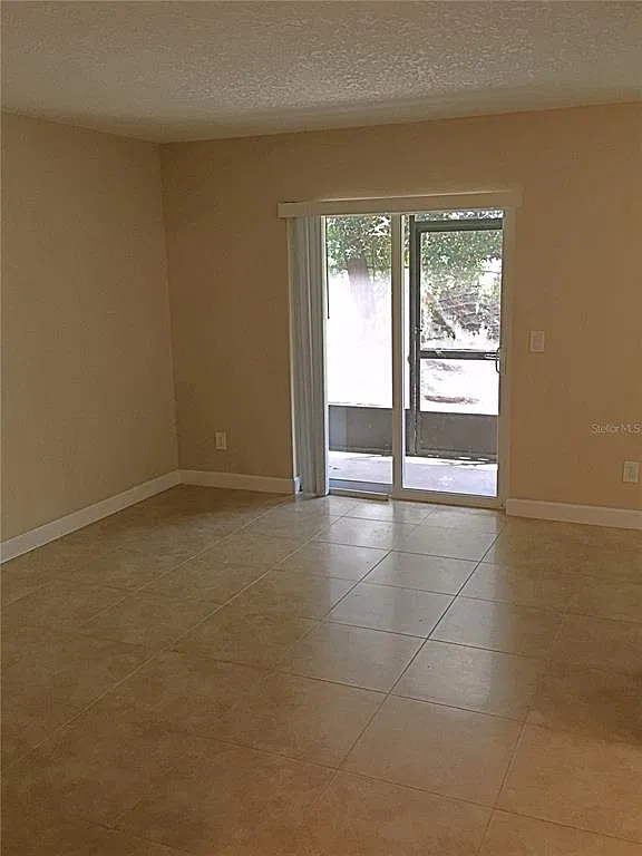 2 bed, 2.0 bath, 905 sqft, $1,490 — Photo 3