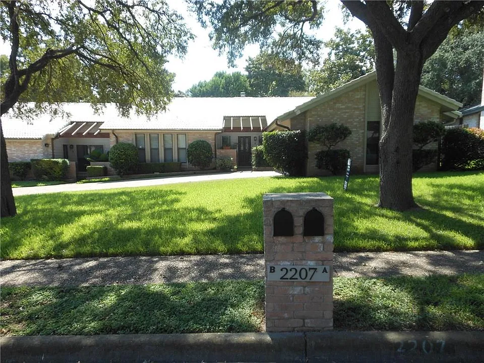2207 E Boca Raton Dr #A