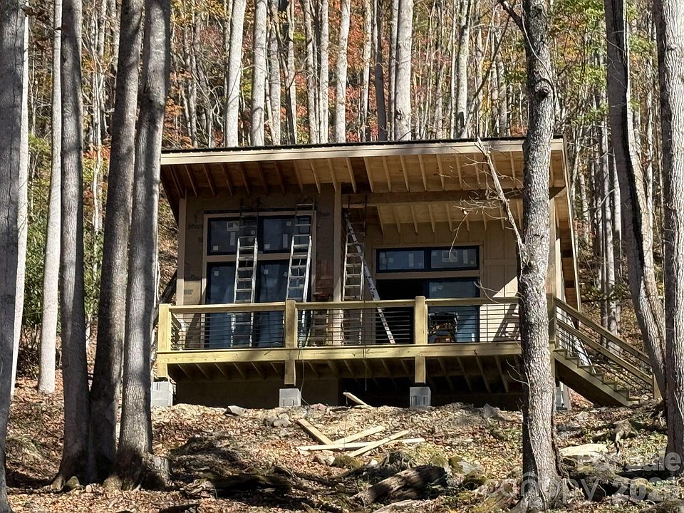 1st image of 17 Sanctuary Trl