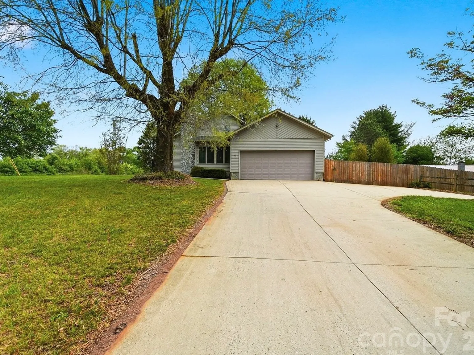 3 bed, 2.5 bath, 1700 sqft, $1,850 — Photo 3
