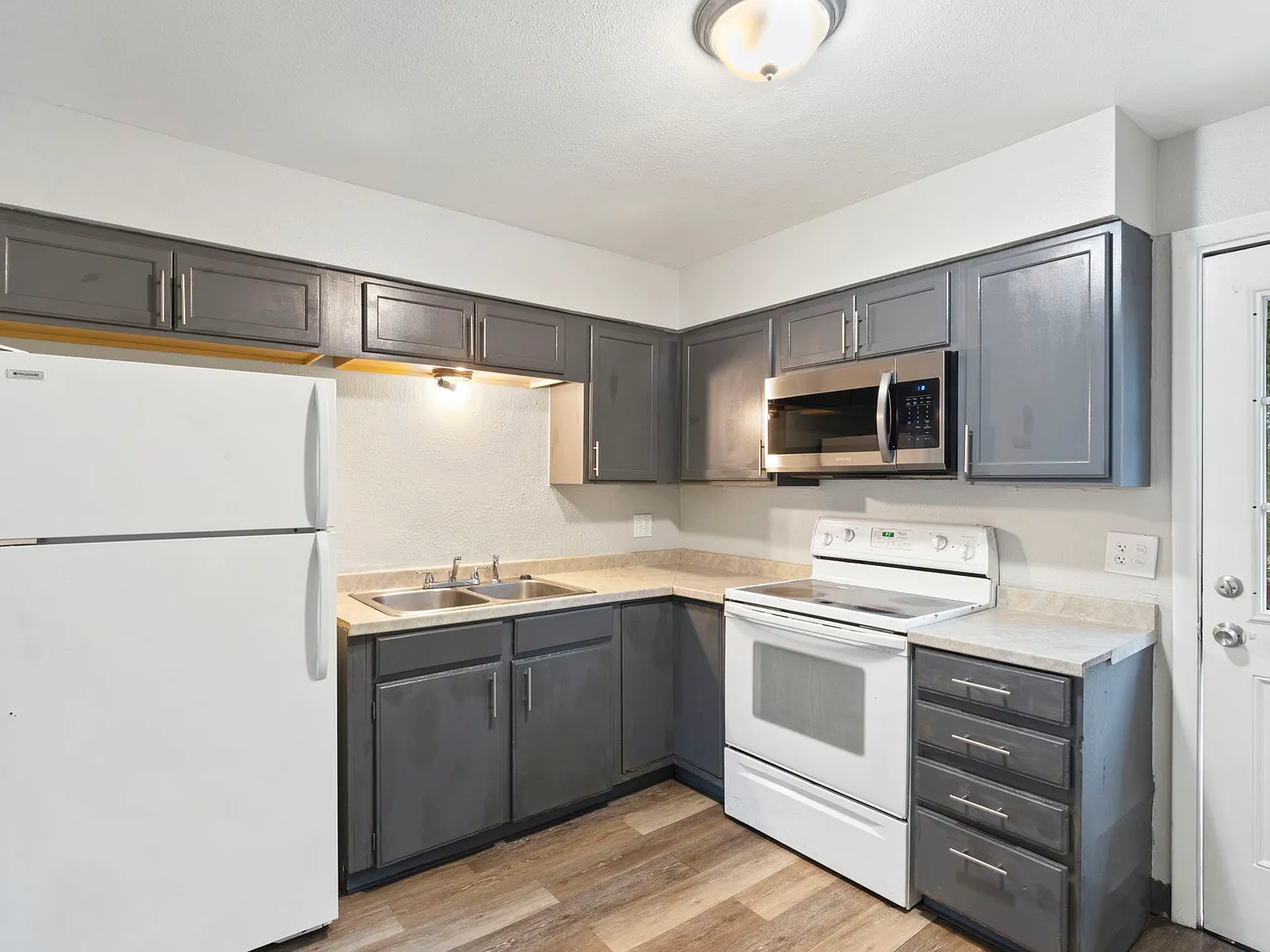 2 bed, 800 sqft, $1,200 — Photo 4