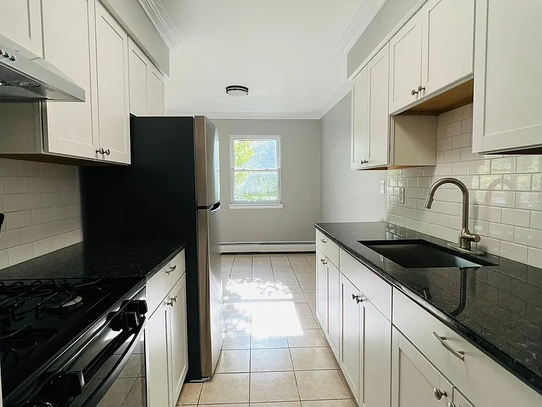 14 Windsor Ter #E — Photo 18