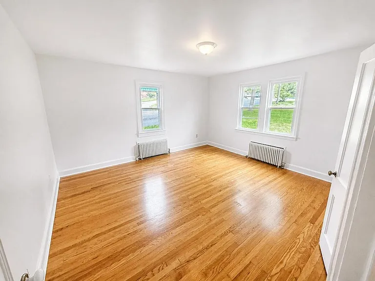 834 Warren St #1 — Photo 6