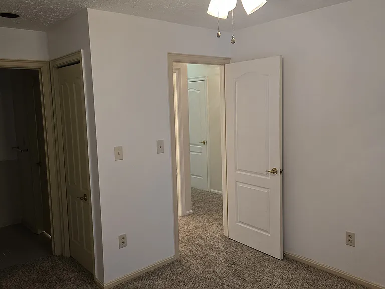 355 Village Pointe Dr #F — Photo 3