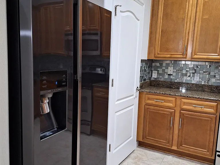 1017 Priory Cir — Photo 2