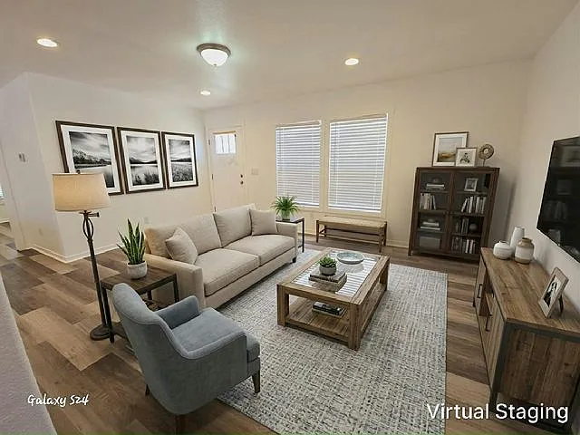 3 bed, 2.0 bath, 1120 sqft, $2,010 — Photo 3
