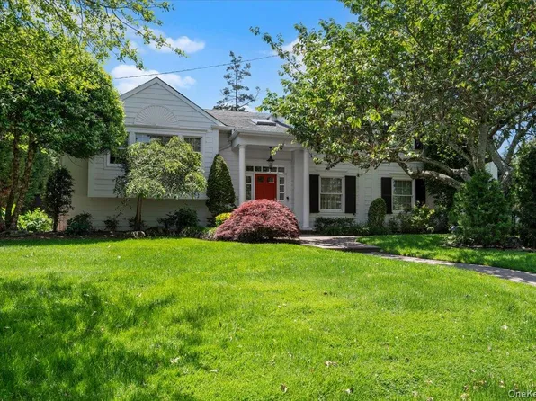 100 Cabot Road, Massapequa, NY 11758