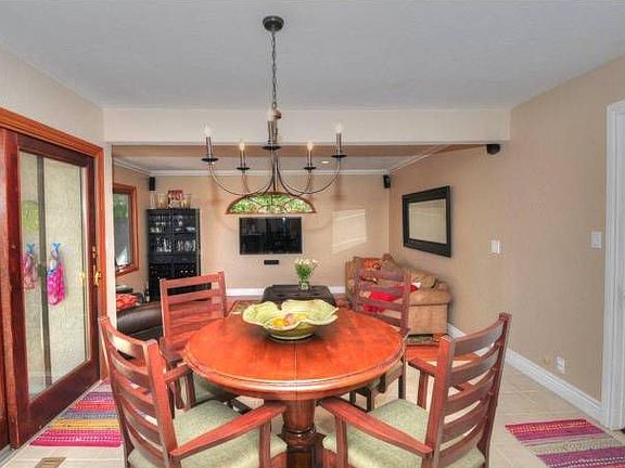 Dining Area & Familyroom