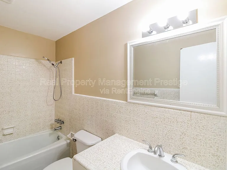 610 Ball St #3 — Photo 6