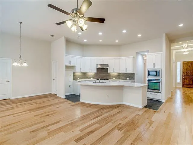 954 Pheasant Dr — Photo 2