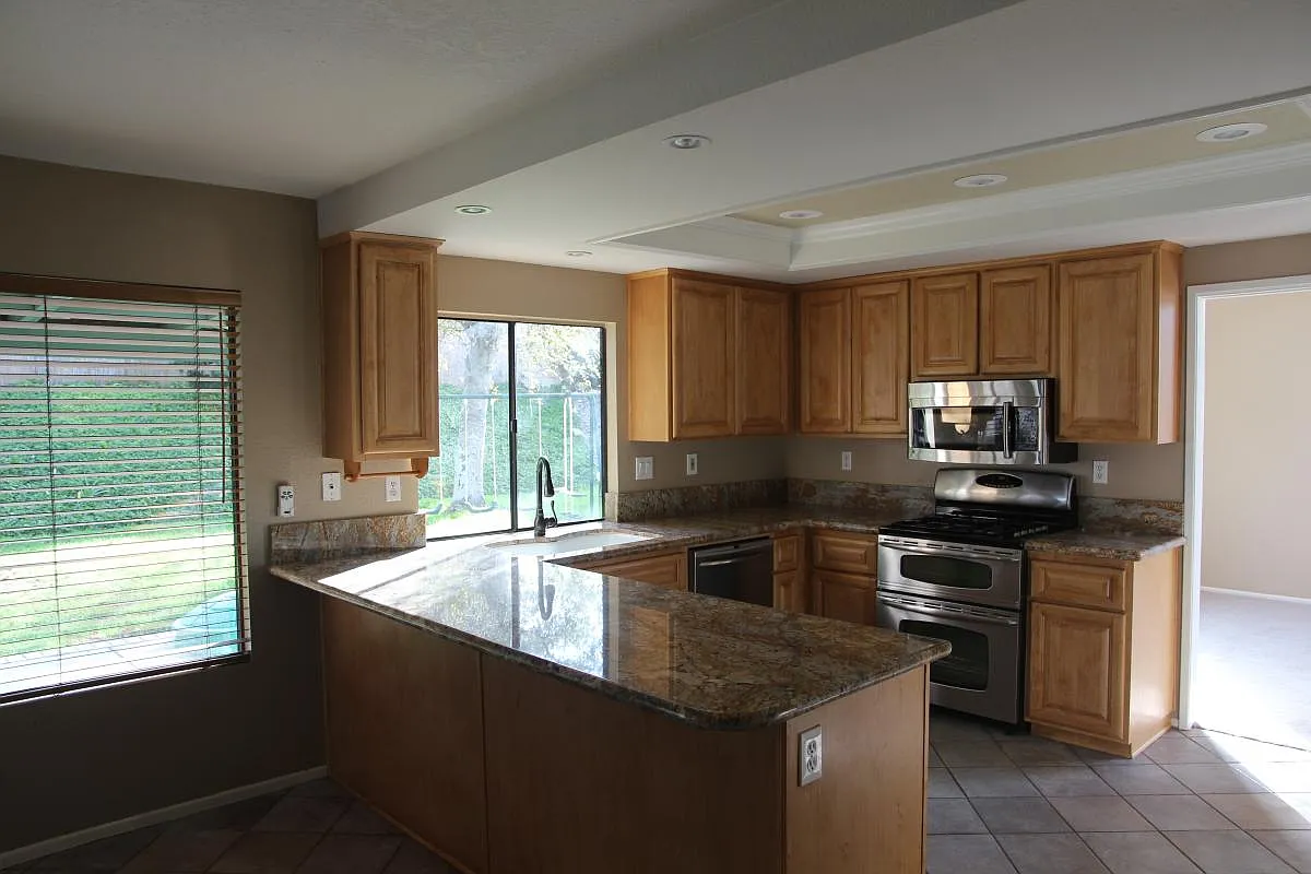 4 bed, 2.5 bath, 2250 sqft, $3,600 — Photo 3