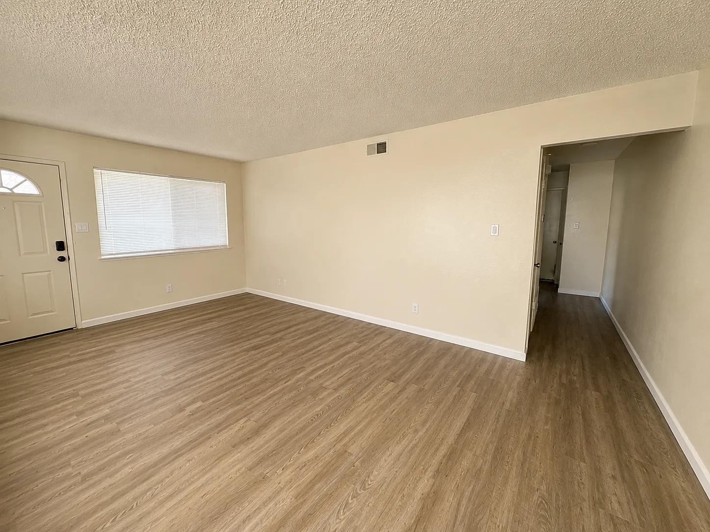 2 bed, 924 sqft, $1,650 — Photo 2