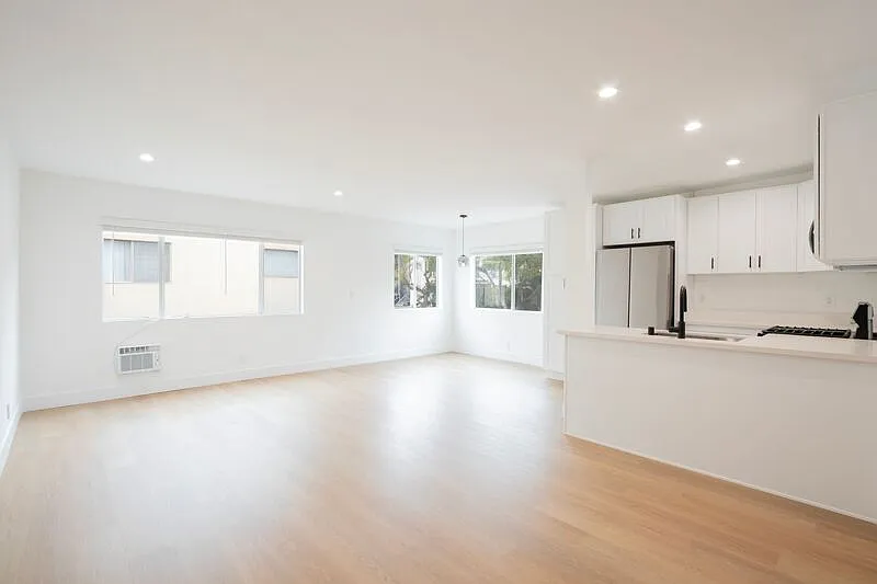 Building Photo - 937 N Orange Grove Ave #5