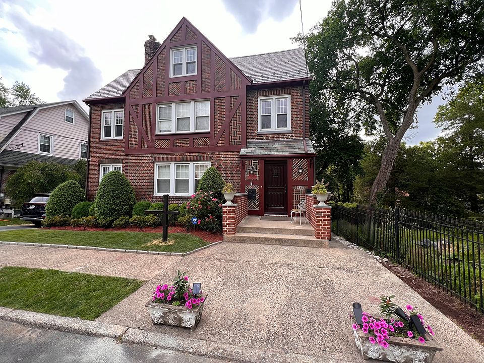 1st image of 376 Hayward Ave #2