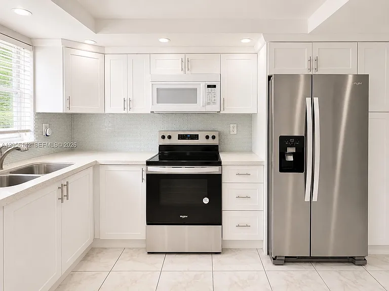 1607 NE 105th St #3-7 — Photo 11