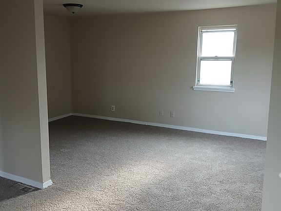 2nd image of 302 Walnut Way