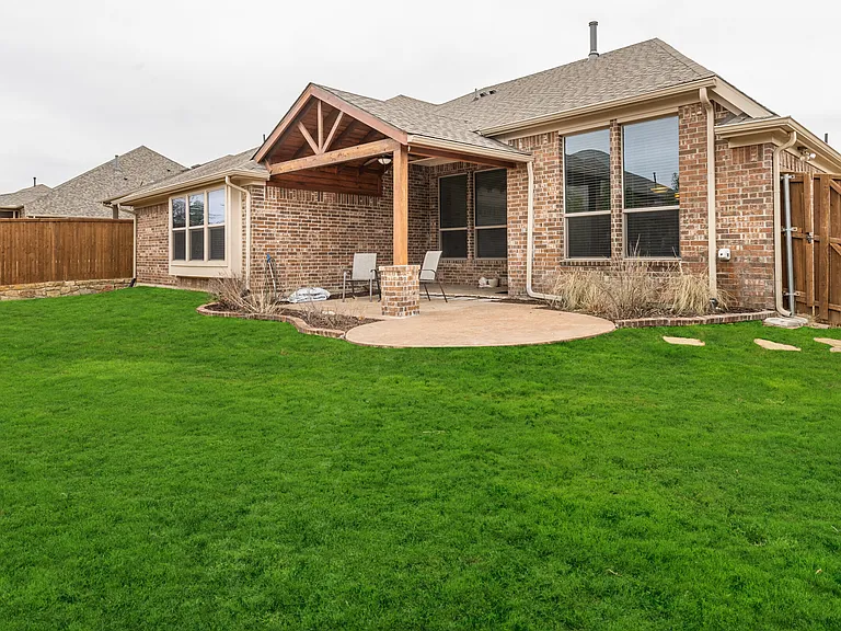 1100 Newchester Dr — Photo 15