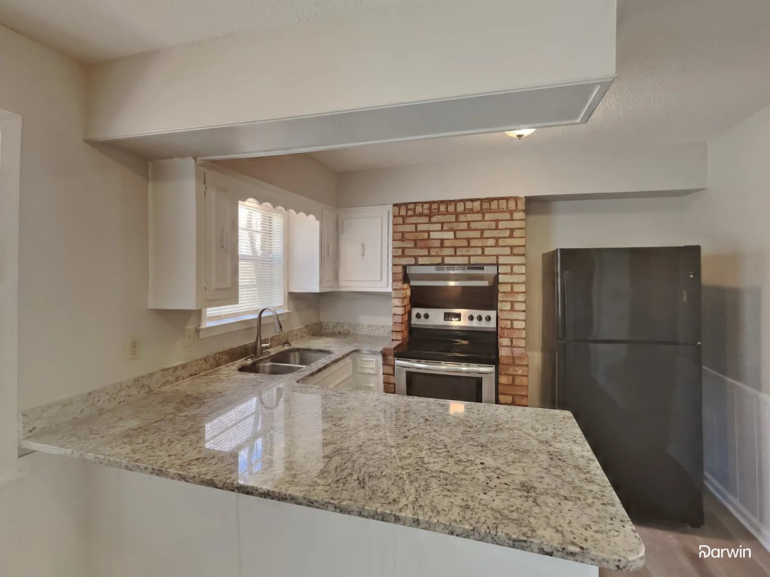 3 bed, 1.0 bath, 1281 sqft, $1,375 — Photo 4