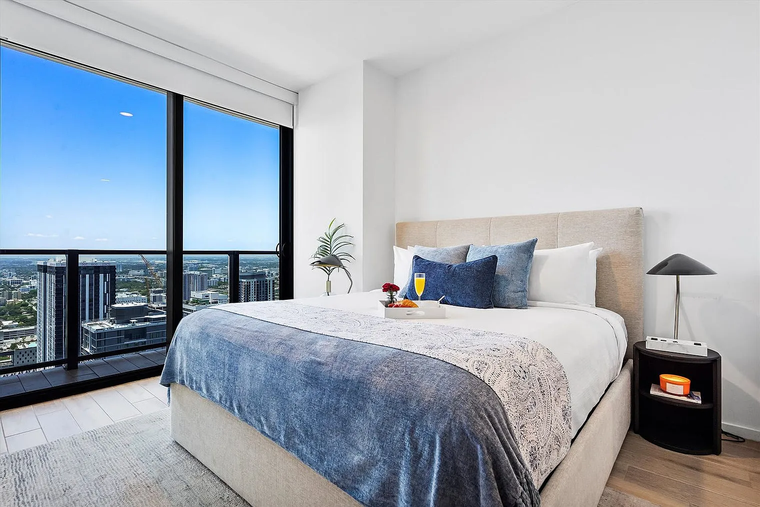 1 bed, 1.0 bath, 764 sqft, $3,531 — Photo 4