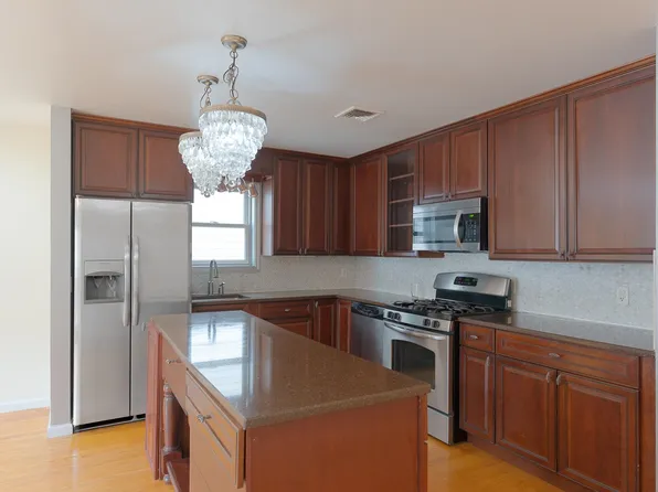 260 Custer Avenue image 1 of 13