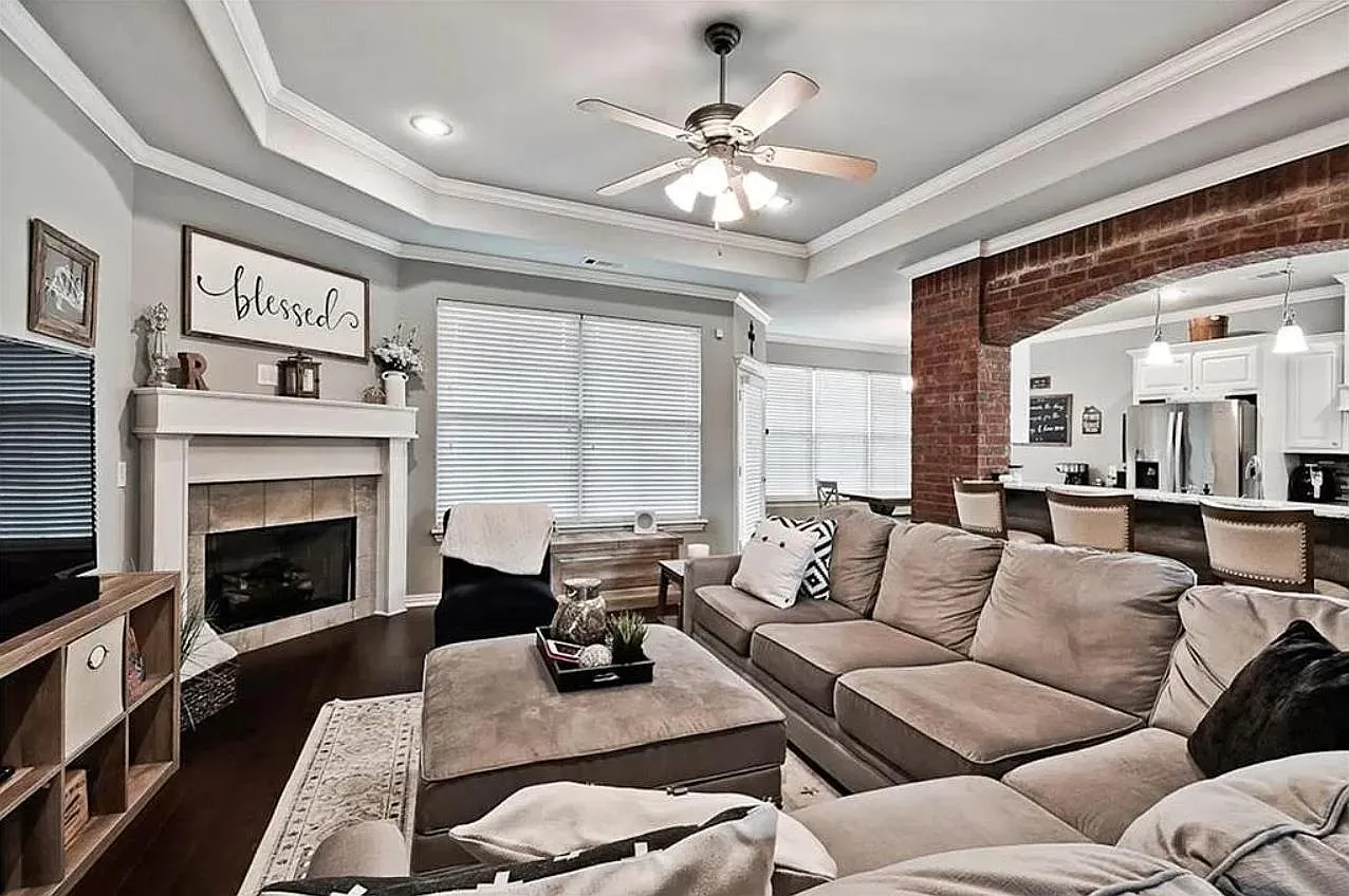 4 bed, 3.5 bath, 2438 sqft, $2,800 — Photo 3