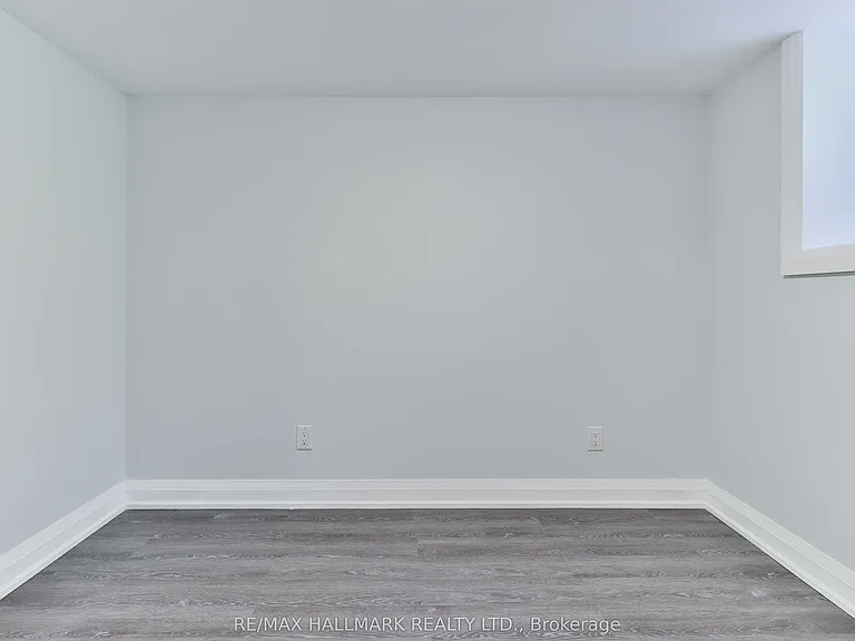 880 College St #BASEMENT — Photo 11