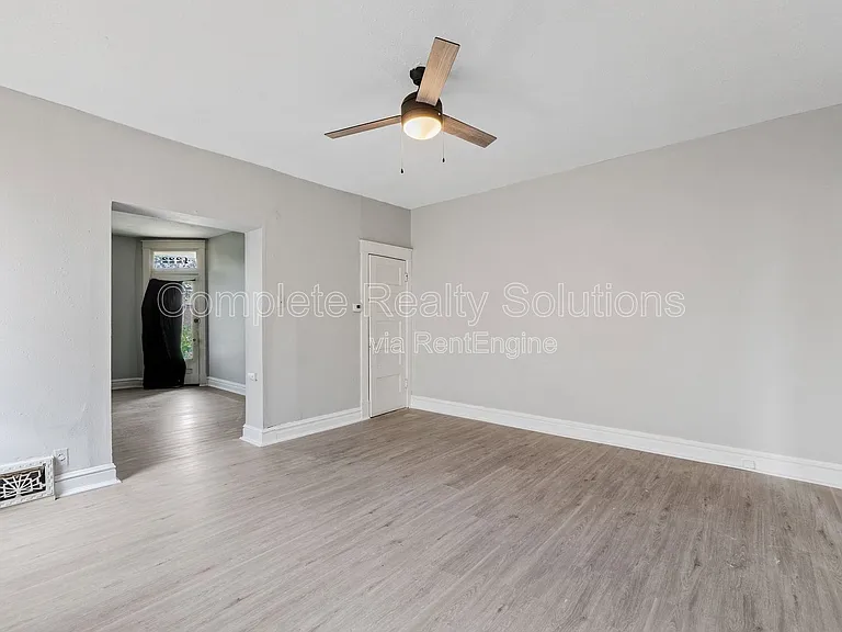 4222 S 38th St #4222 — Photo 9