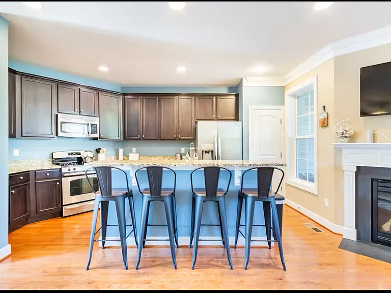 21235 Catalina Cir — Photo 11